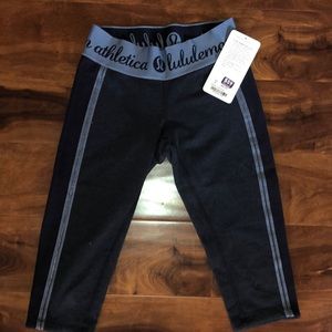 🌻NWT Inner Essence crop lulu lemon leggings.
